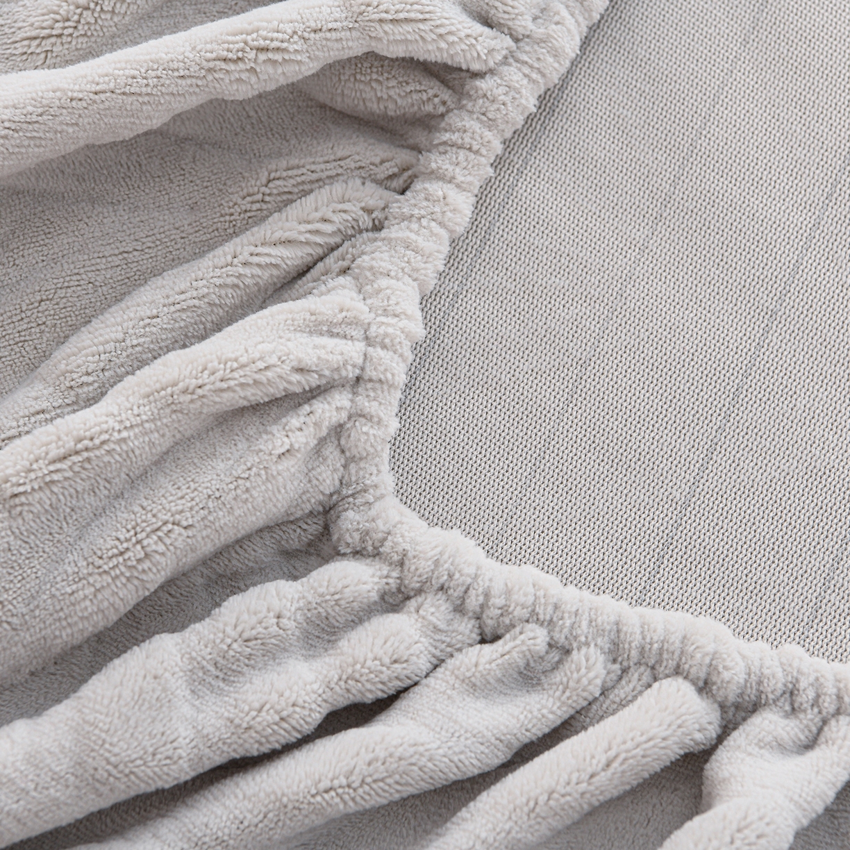 91家纺网 家纺一手货源 找家纺 推推家纺 2025新款雕花加厚牛奶绒床笠 枫叶偏偏-浅灰