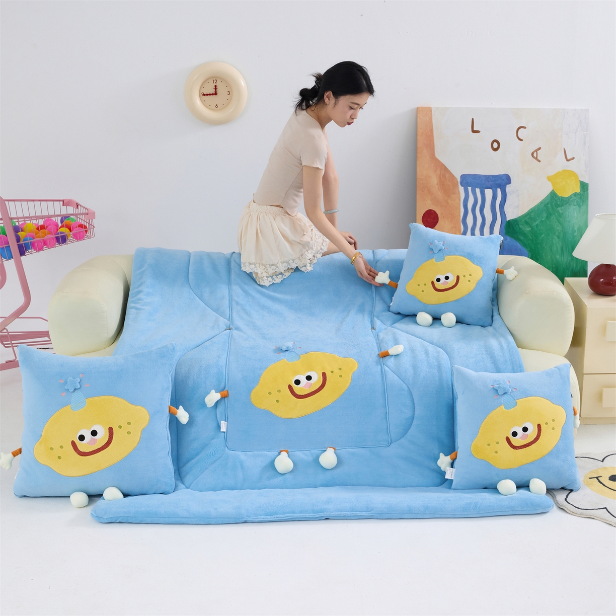 照世家纺 2025新款牛奶绒抗菌棉mango款抱枕被 宝石蓝