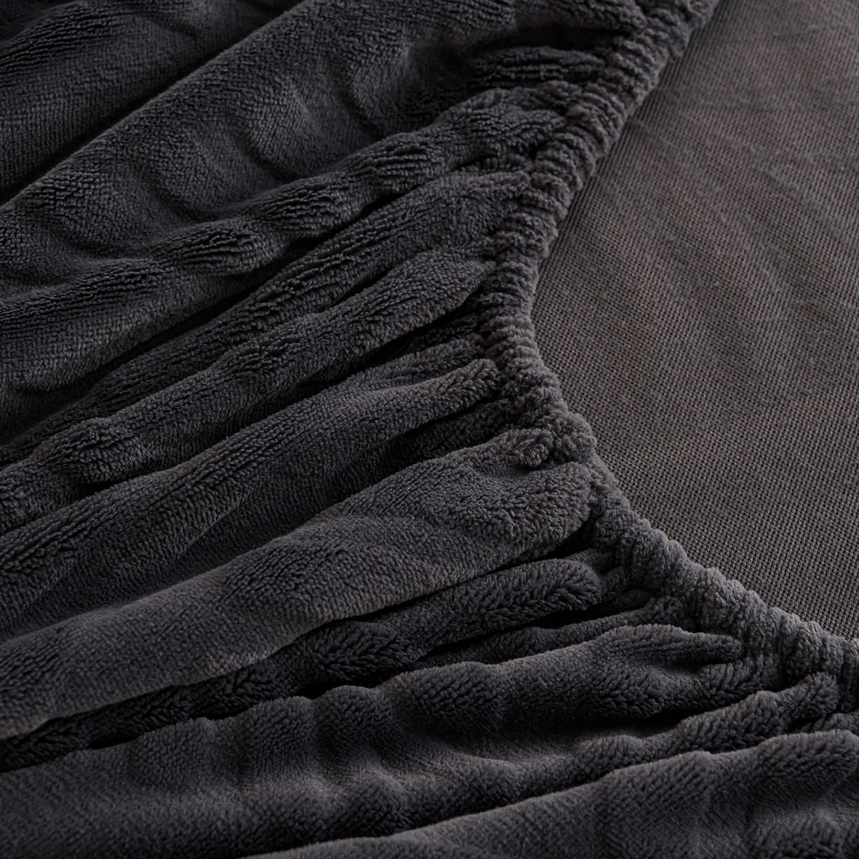 91家纺网 家纺一手货源 找家纺 推推家纺 2025新款雕花加厚牛奶绒床笠 枫叶偏偏-深灰