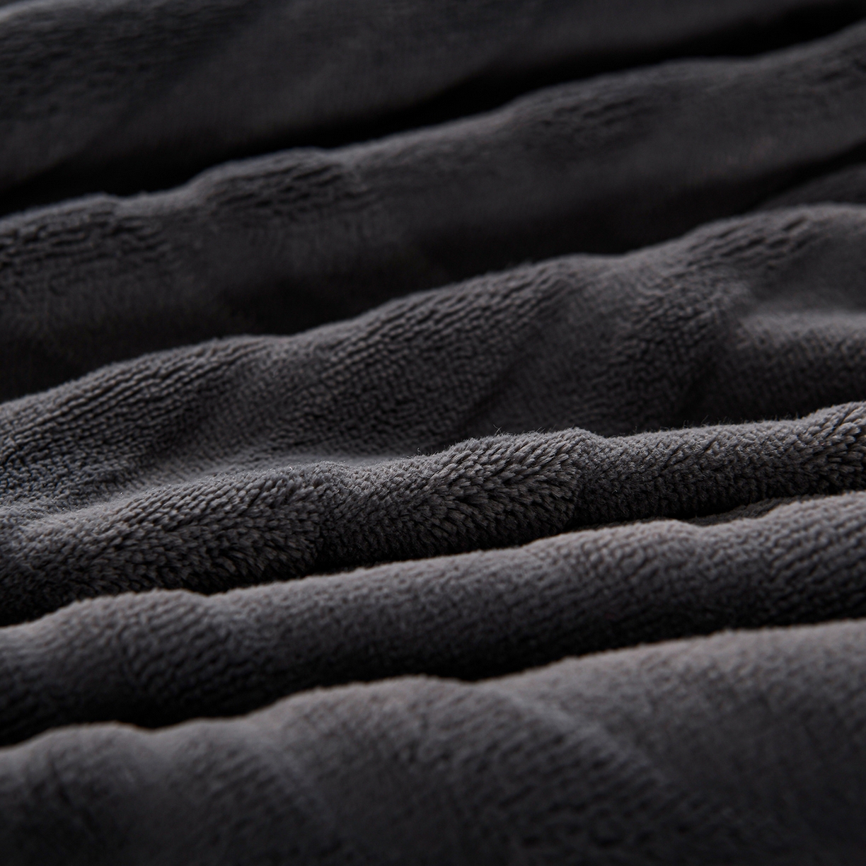 91家纺网 家纺一手货源 找家纺 推推家纺 2025新款雕花加厚牛奶绒床笠 枫叶偏偏-深灰