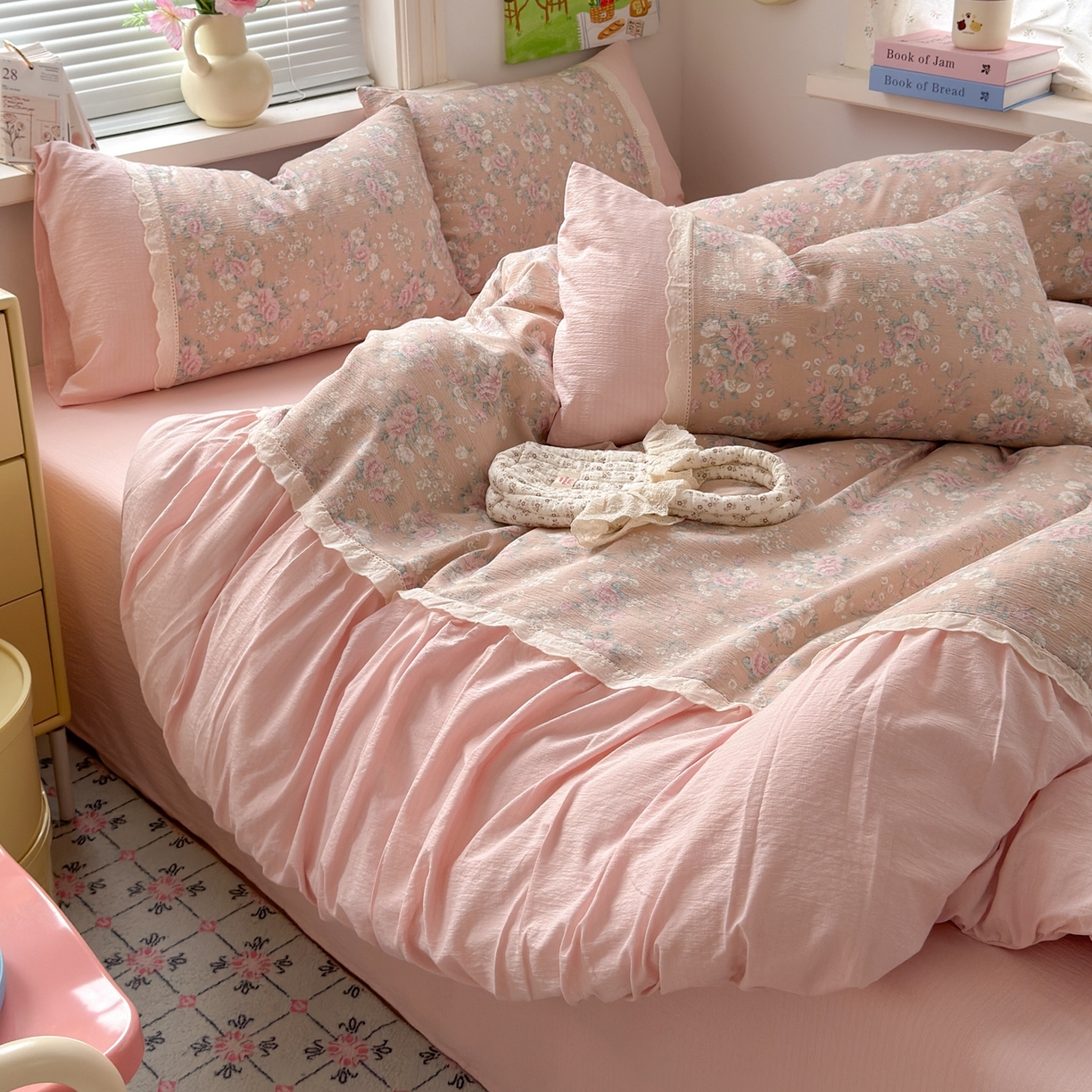 91家纺网 家纺一手货源 找家纺 典雅家纺 2025新款A类超柔双层纱四件套花边工艺款四件套 安娜花园