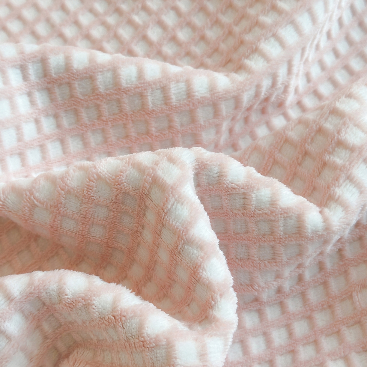 91家纺网 家纺一手货源 找家纺 桃子家居 2025新款A类ins菠萝毯全消光烂花撞色华夫格三角针工艺加厚牛奶绒毛毯多功能毯 绒-菠萝毯粉蓝