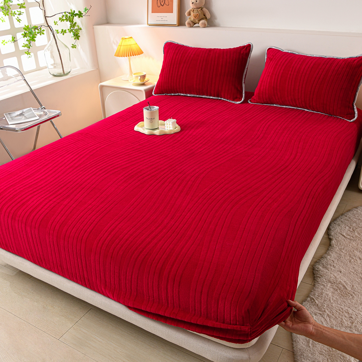 推推家纺 2025新款雕花加厚牛奶绒床笠 条纹时代-酒红