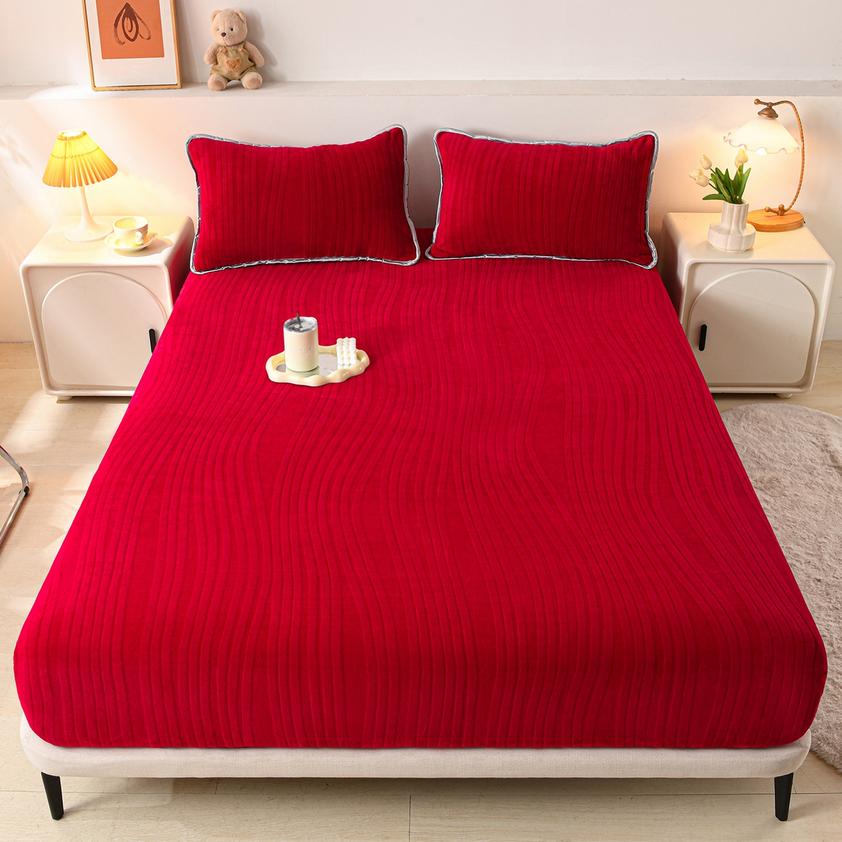 91家纺网 家纺一手货源 找家纺 推推家纺 2025新款雕花加厚牛奶绒床笠 条纹时代-酒红