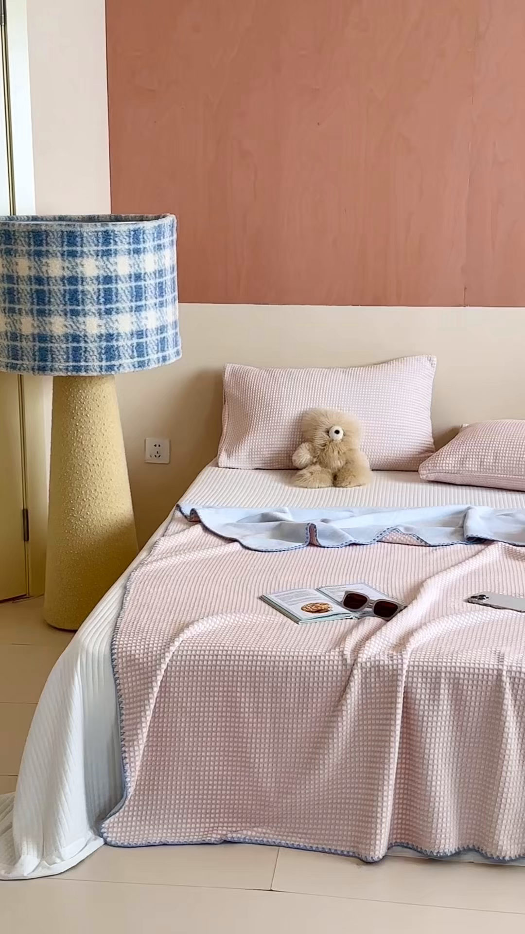 91家纺网 家纺一手货源 找家纺 桃子家居 2025新款A类ins菠萝毯全消光烂花撞色华夫格三角针工艺加厚牛奶绒毛毯多功能毯 绒-菠萝毯粉蓝