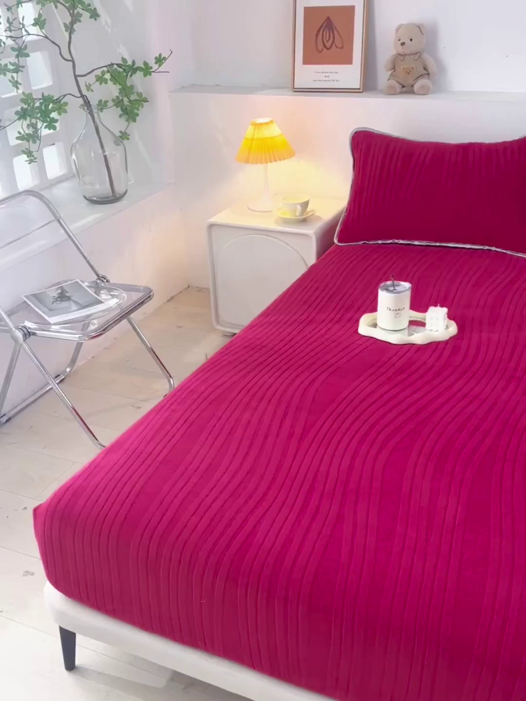 91家纺网 家纺一手货源 找家纺 推推家纺 2025新款雕花加厚牛奶绒床笠 条纹时代-酒红