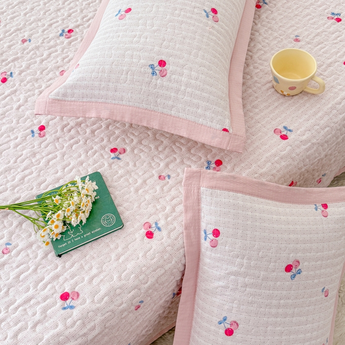 91家纺网 家纺一手货源 找家纺 999家纺 2025秋冬新款A类云感原麻双层纱床盖三件套四季通用炕盖夹棉床单床褥(提供买家秀) 樱桃格【简约款】