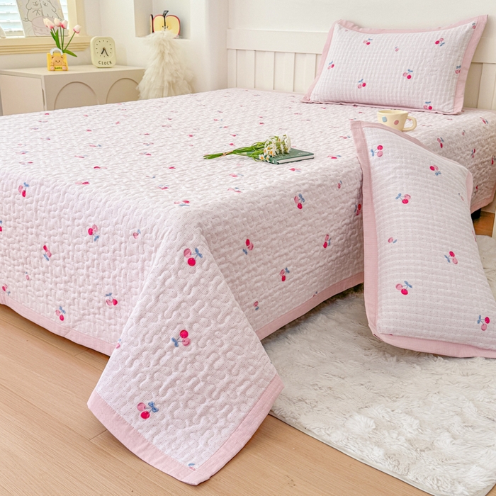 91家纺网 家纺一手货源 找家纺 999家纺 2025秋冬新款A类云感原麻双层纱床盖三件套四季通用炕盖夹棉床单床褥(提供买家秀) 樱桃格【简约款】