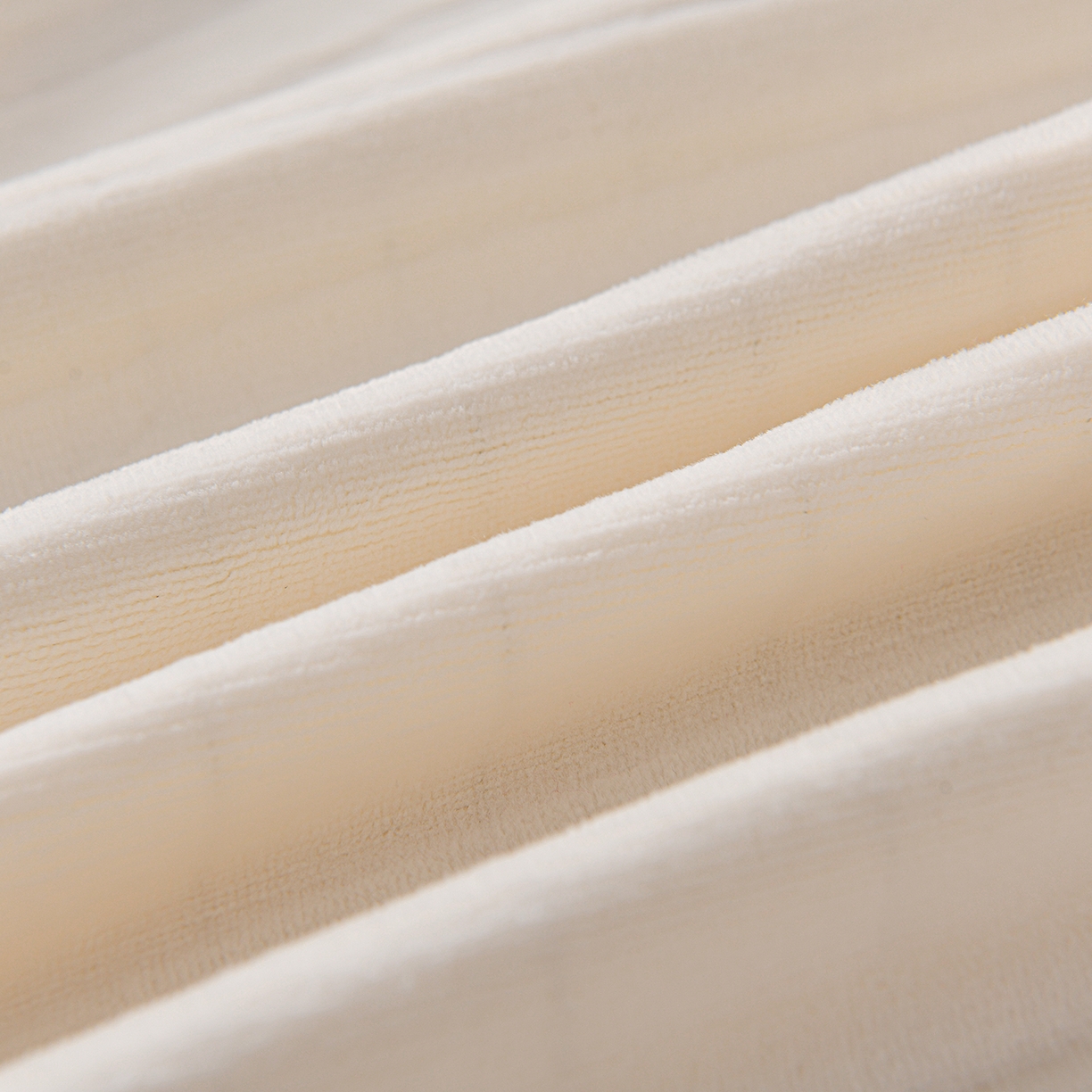 91家纺网 家纺一手货源 找家纺 推推家纺 2025新款雕花加厚牛奶绒床笠 条纹时代-米白