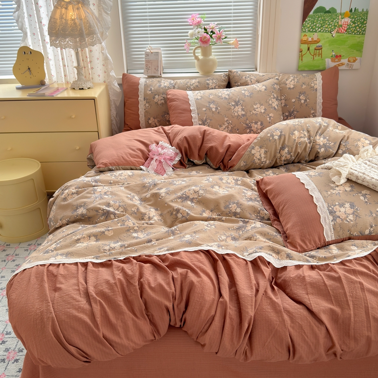 91家纺网 家纺一手货源 找家纺 典雅家纺 2025新款A类超柔双层纱四件套花边工艺款四件套 花香拿铁