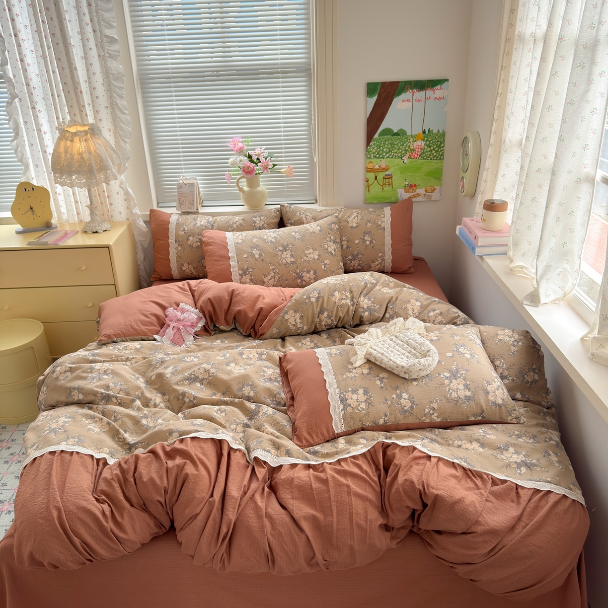 91家纺网 家纺一手货源 找家纺 典雅家纺 2025新款A类超柔双层纱四件套花边工艺款四件套 花香拿铁