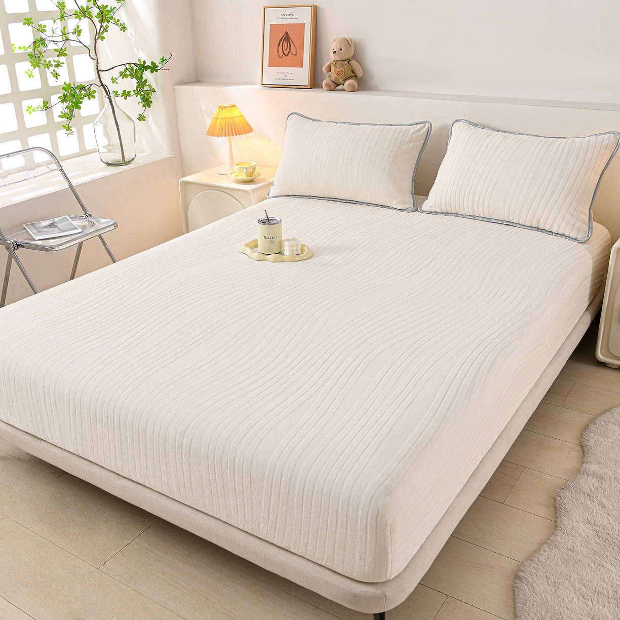 91家纺网 家纺一手货源 找家纺 推推家纺 2025新款雕花加厚牛奶绒床笠 条纹时代-米白