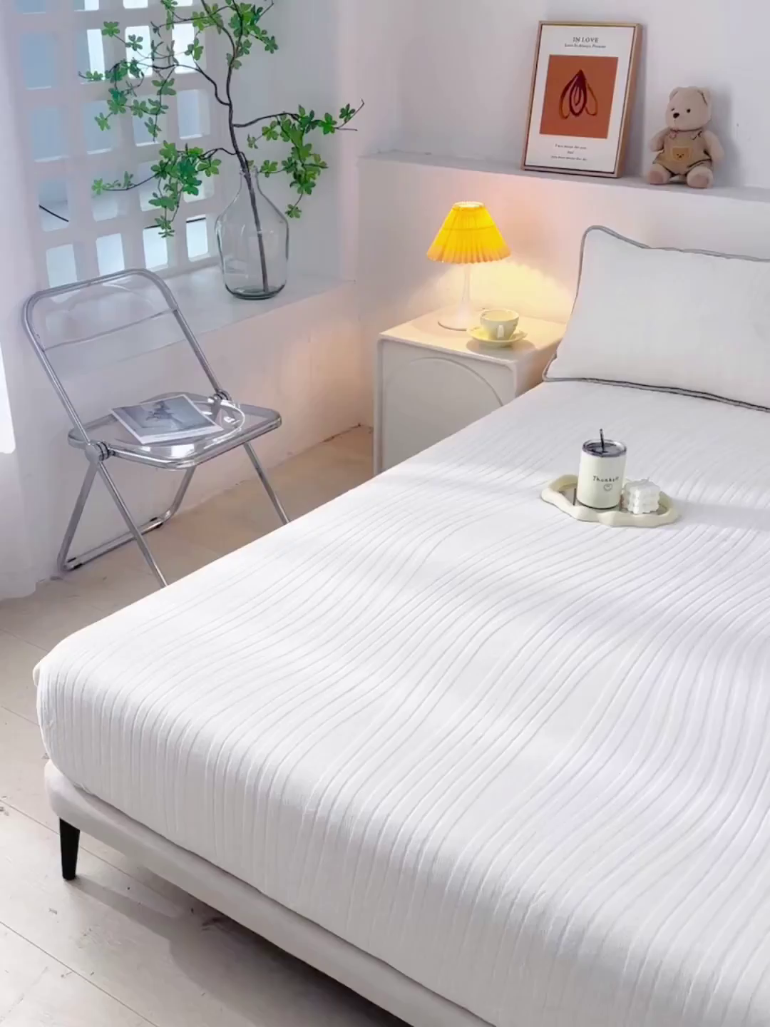 91家纺网 家纺一手货源 找家纺 推推家纺 2025新款雕花加厚牛奶绒床笠 条纹时代-米白