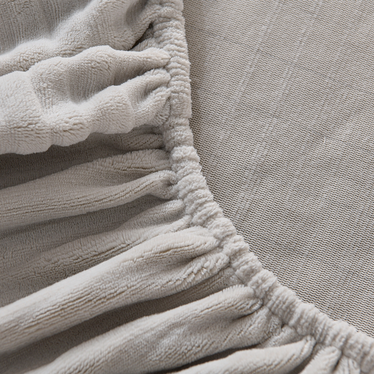 91家纺网 家纺一手货源 找家纺 推推家纺 2025新款雕花加厚牛奶绒床笠 条纹时代-浅灰