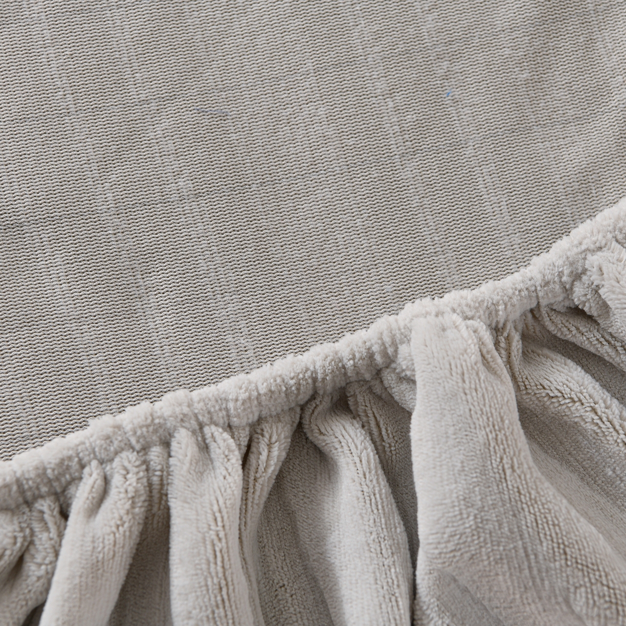 91家纺网 家纺一手货源 找家纺 推推家纺 2025新款雕花加厚牛奶绒床笠 条纹时代-浅灰