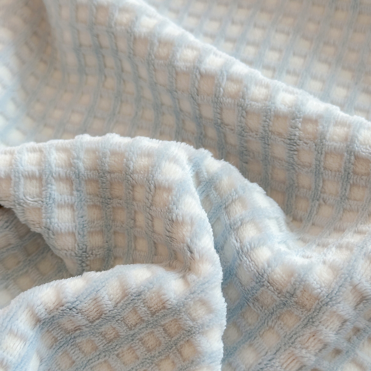 91家纺网 家纺一手货源 找家纺 桃子家居 2025新款A类ins菠萝毯全消光烂花撞色华夫格三角针工艺加厚牛奶绒毛毯多功能毯 绒-菠萝毯蓝粉