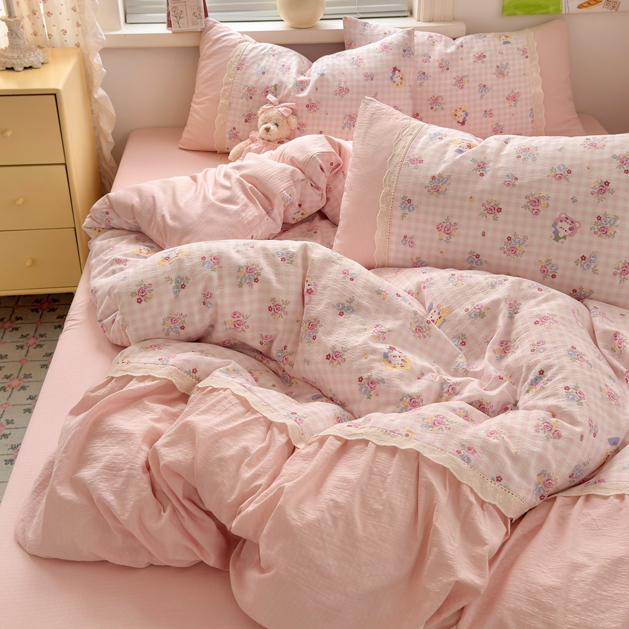 91家纺网 家纺一手货源 找家纺 典雅家纺 2025新款A类超柔双层纱四件套花边工艺款四件套 欧若拉