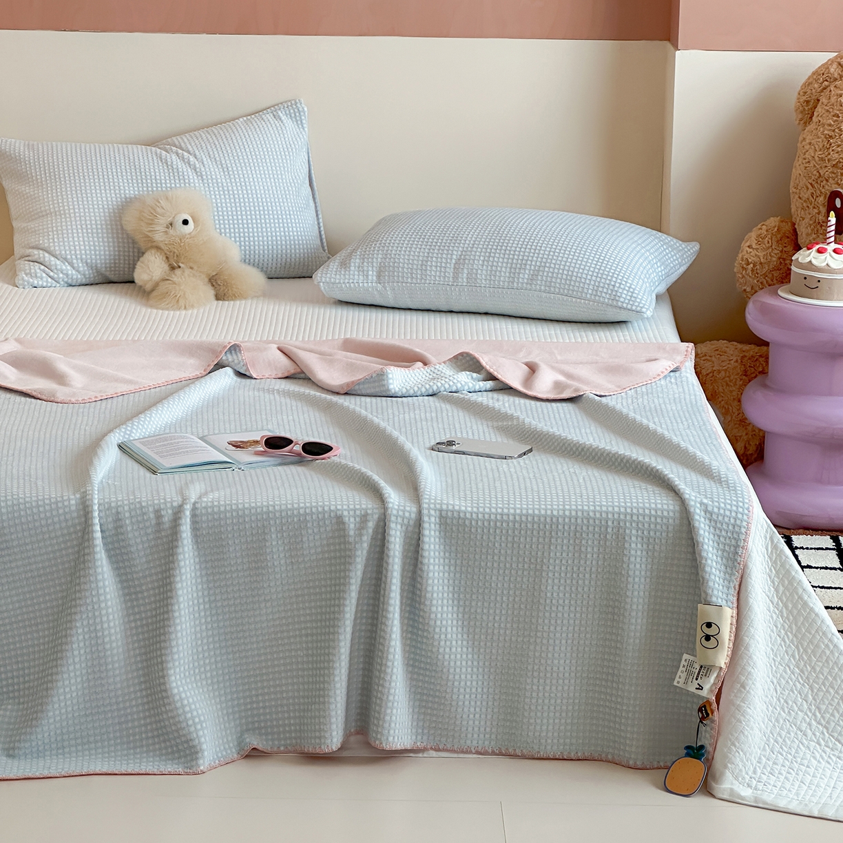 91家纺网 家纺一手货源 找家纺 桃子家居 2025新款A类ins菠萝毯全消光烂花撞色华夫格三角针工艺加厚牛奶绒毛毯多功能毯 绒-菠萝毯蓝粉