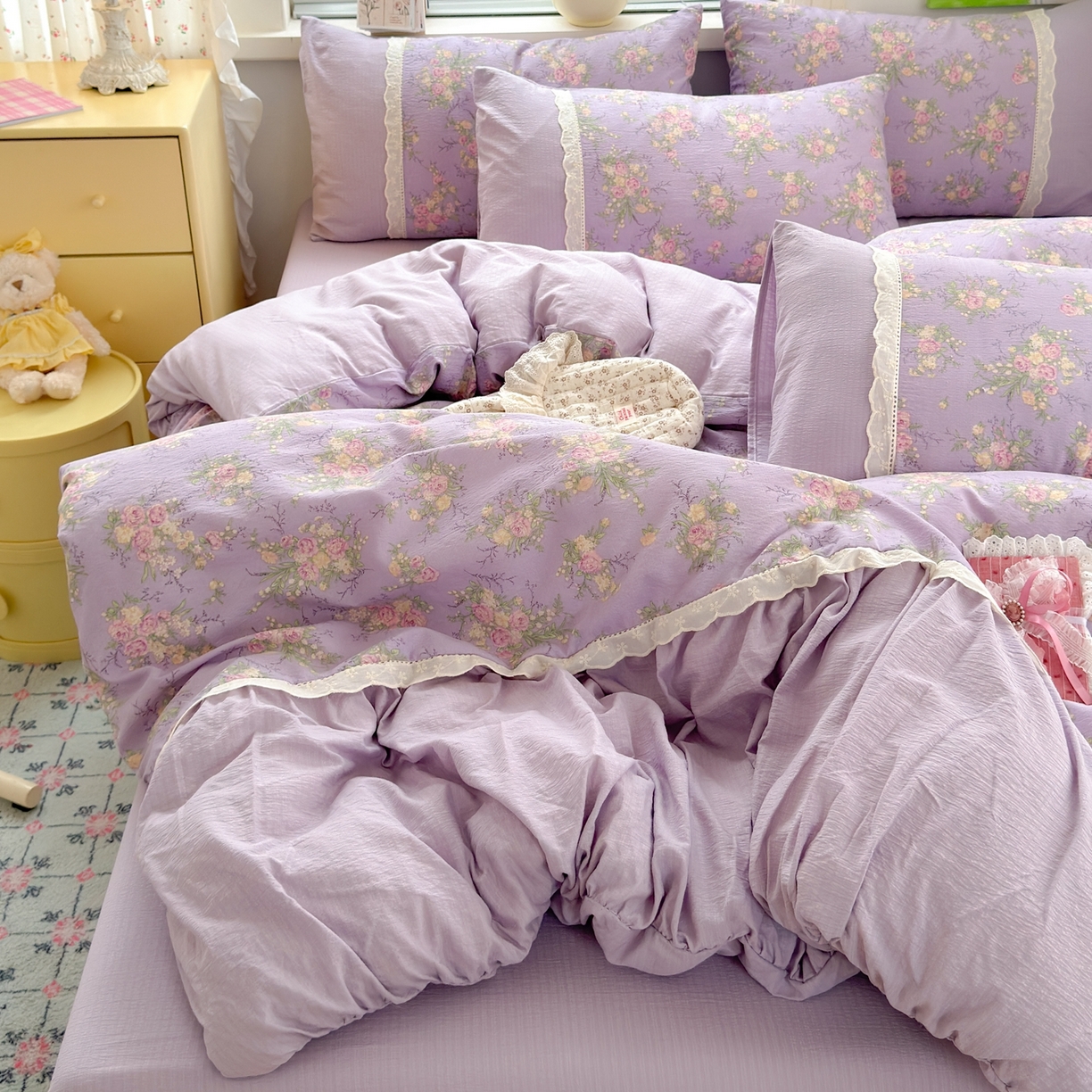 91家纺网 家纺一手货源 找家纺 典雅家纺 2025新款A类超柔双层纱四件套花边工艺款四件套 紫嫣