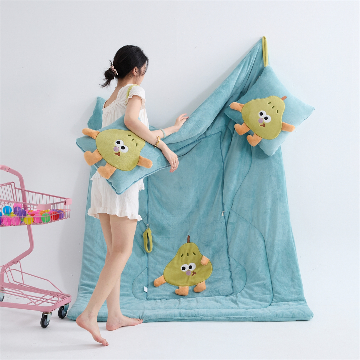 91家纺网 家纺一手货源 找家纺 （总）照世家纺 2025新款牛奶绒抗菌棉pear款抱枕被