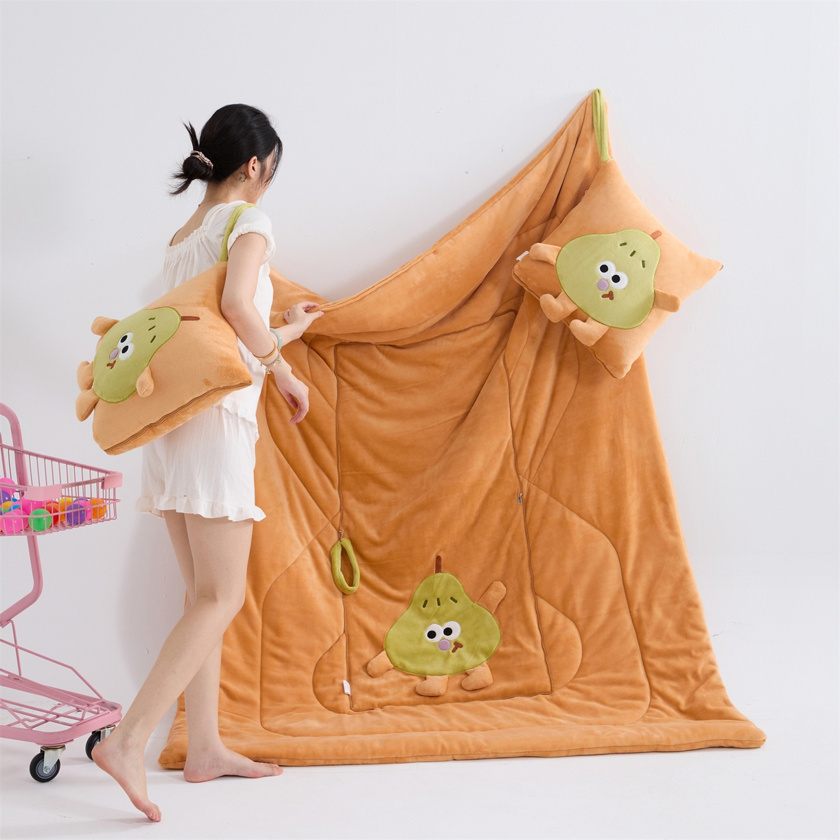 91家纺网 家纺一手货源 找家纺 （总）照世家纺 2025新款牛奶绒抗菌棉pear款抱枕被