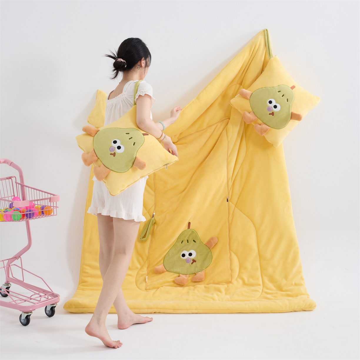 91家纺网 家纺一手货源 找家纺 （总）照世家纺 2025新款牛奶绒抗菌棉pear款抱枕被