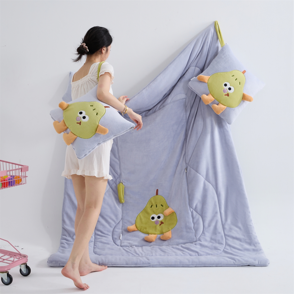 91家纺网 家纺一手货源 找家纺 （总）照世家纺 2025新款牛奶绒抗菌棉pear款抱枕被