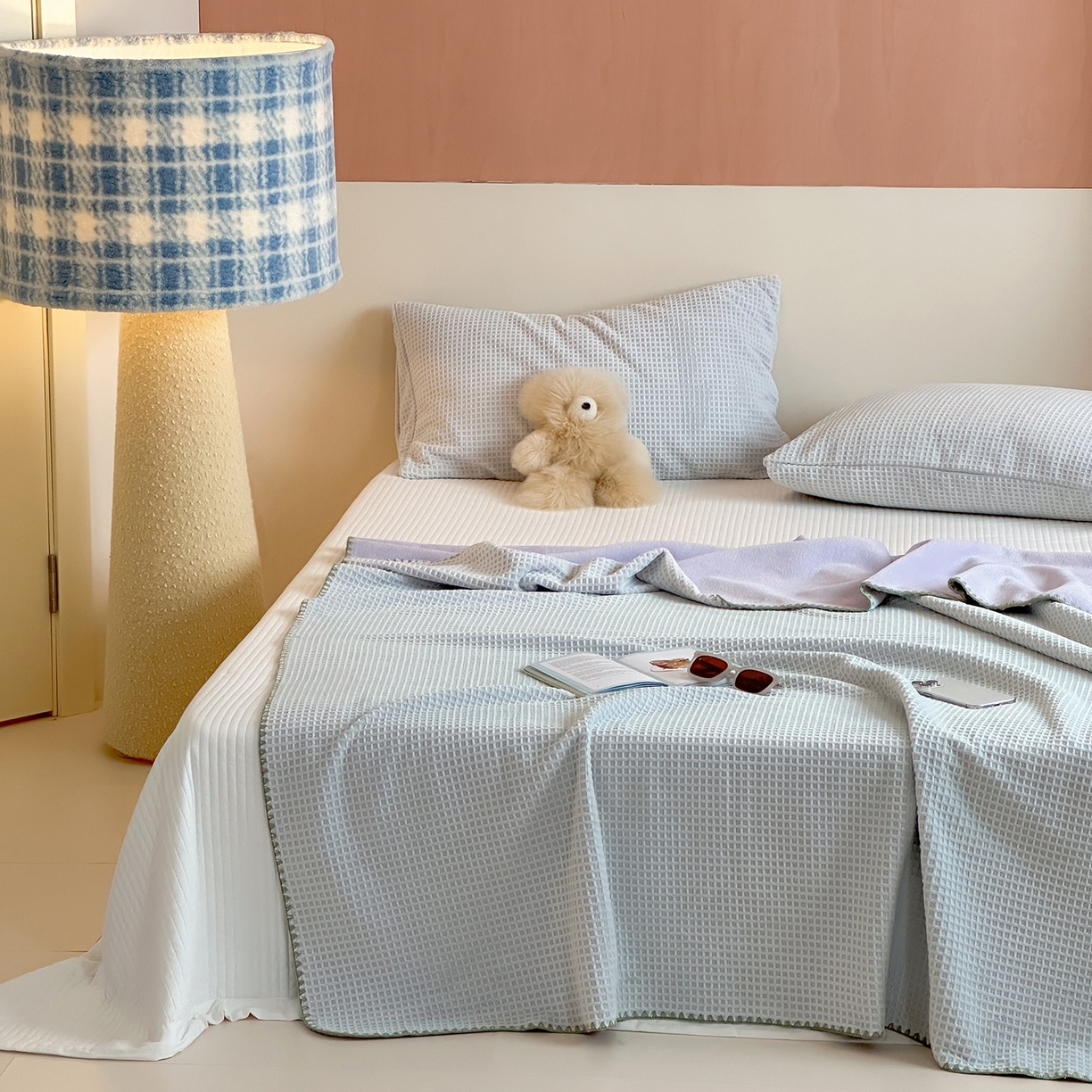 91家纺网 家纺一手货源 找家纺 桃子家居 2025新款A类ins菠萝毯全消光烂花撞色华夫格三角针工艺加厚牛奶绒毛毯多功能毯 绒-菠萝毯绿紫