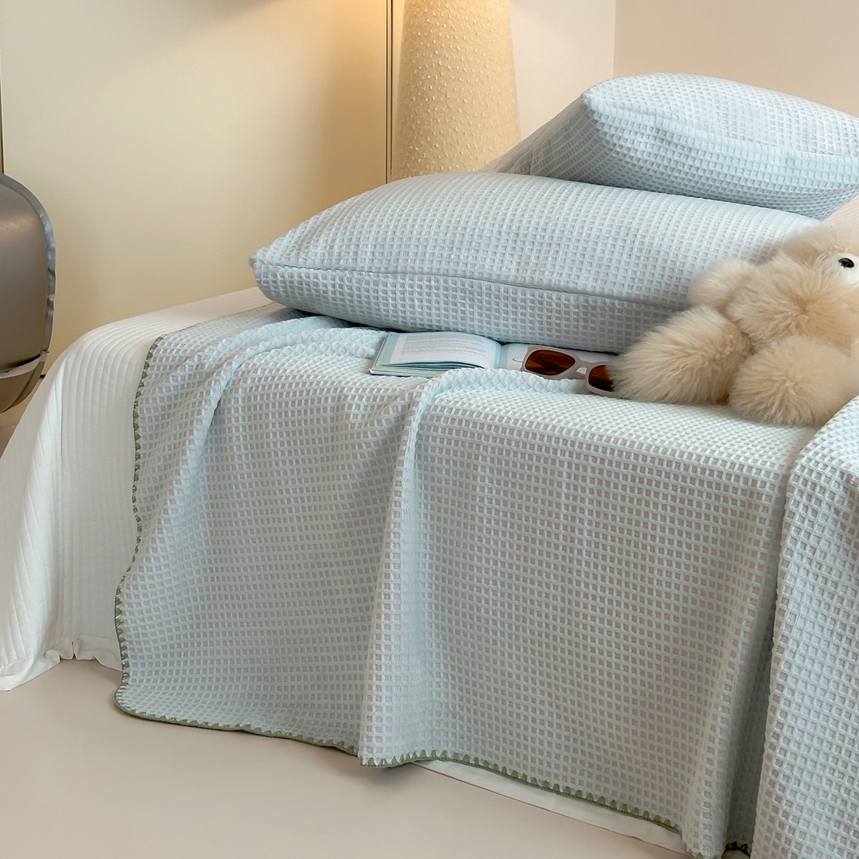 91家纺网 家纺一手货源 找家纺 桃子家居 2025新款A类ins菠萝毯全消光烂花撞色华夫格三角针工艺加厚牛奶绒毛毯多功能毯 绒-菠萝毯绿紫