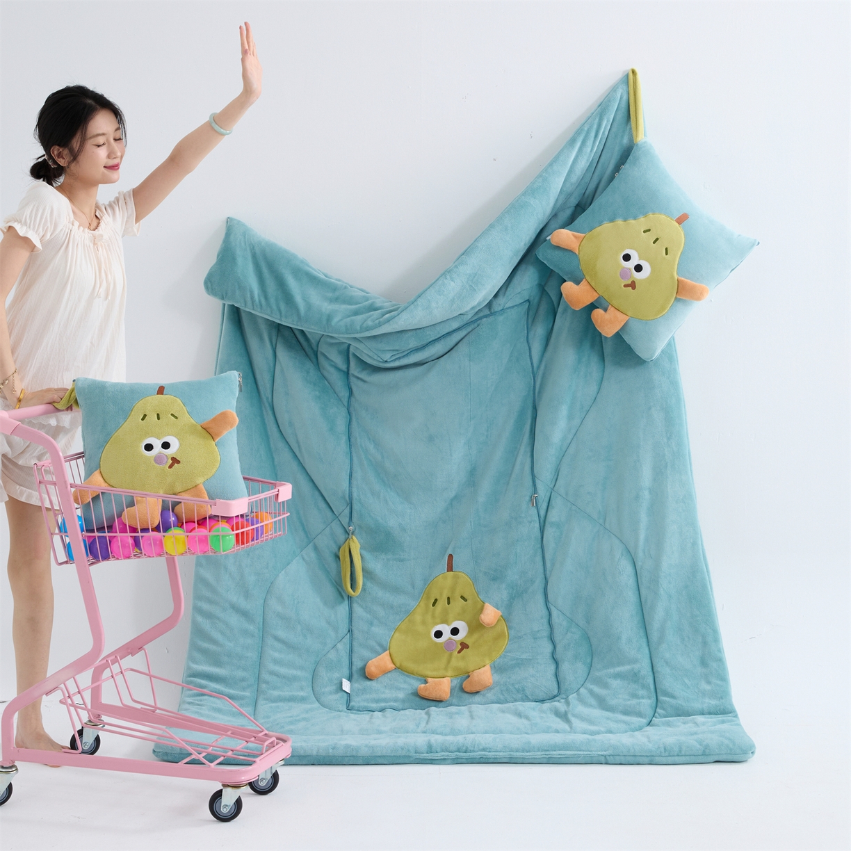 91家纺网 家纺一手货源 找家纺 照世家纺 2025新款牛奶绒抗菌棉pear款抱枕被 薄荷绿