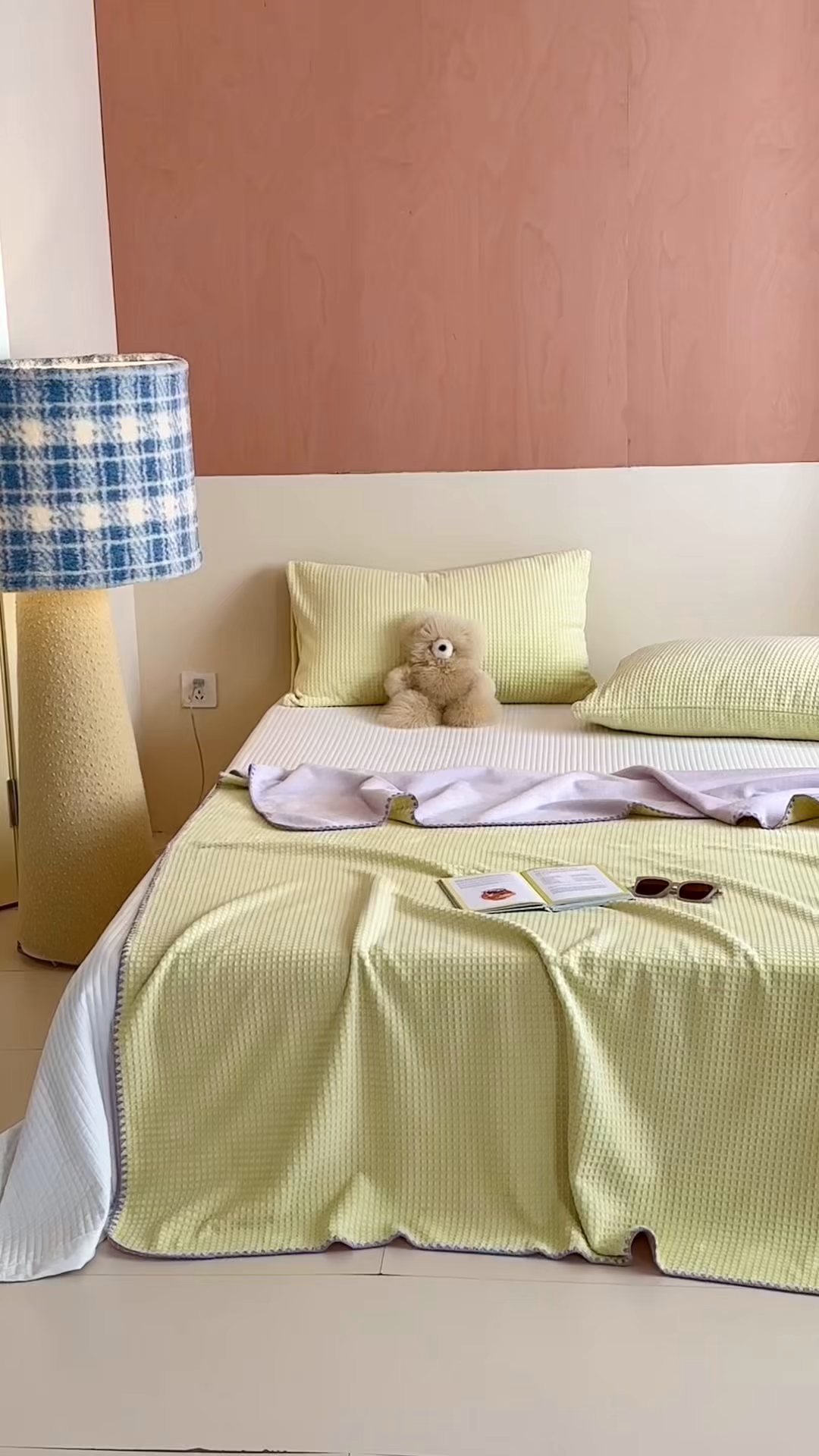 91家纺网 家纺一手货源 找家纺 桃子家居 2025新款A类ins菠萝毯全消光烂花撞色华夫格三角针工艺加厚牛奶绒毛毯多功能毯 绒-菠萝毯绿紫