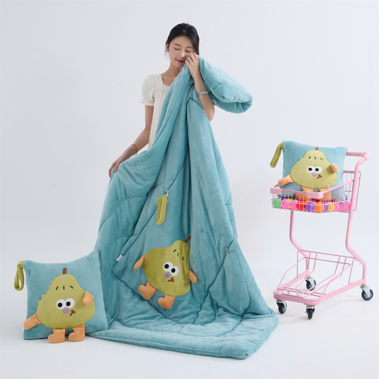 91家纺网 家纺一手货源 找家纺 照世家纺 2025新款牛奶绒抗菌棉pear款抱枕被 薄荷绿