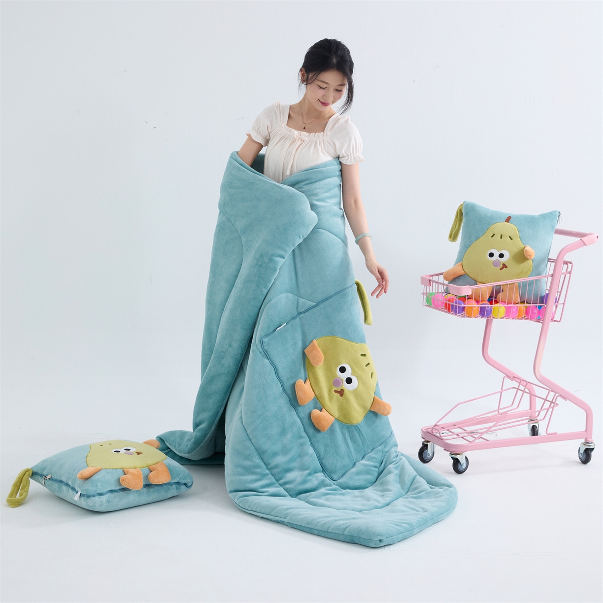 91家纺网 家纺一手货源 找家纺 照世家纺 2025新款牛奶绒抗菌棉pear款抱枕被 薄荷绿