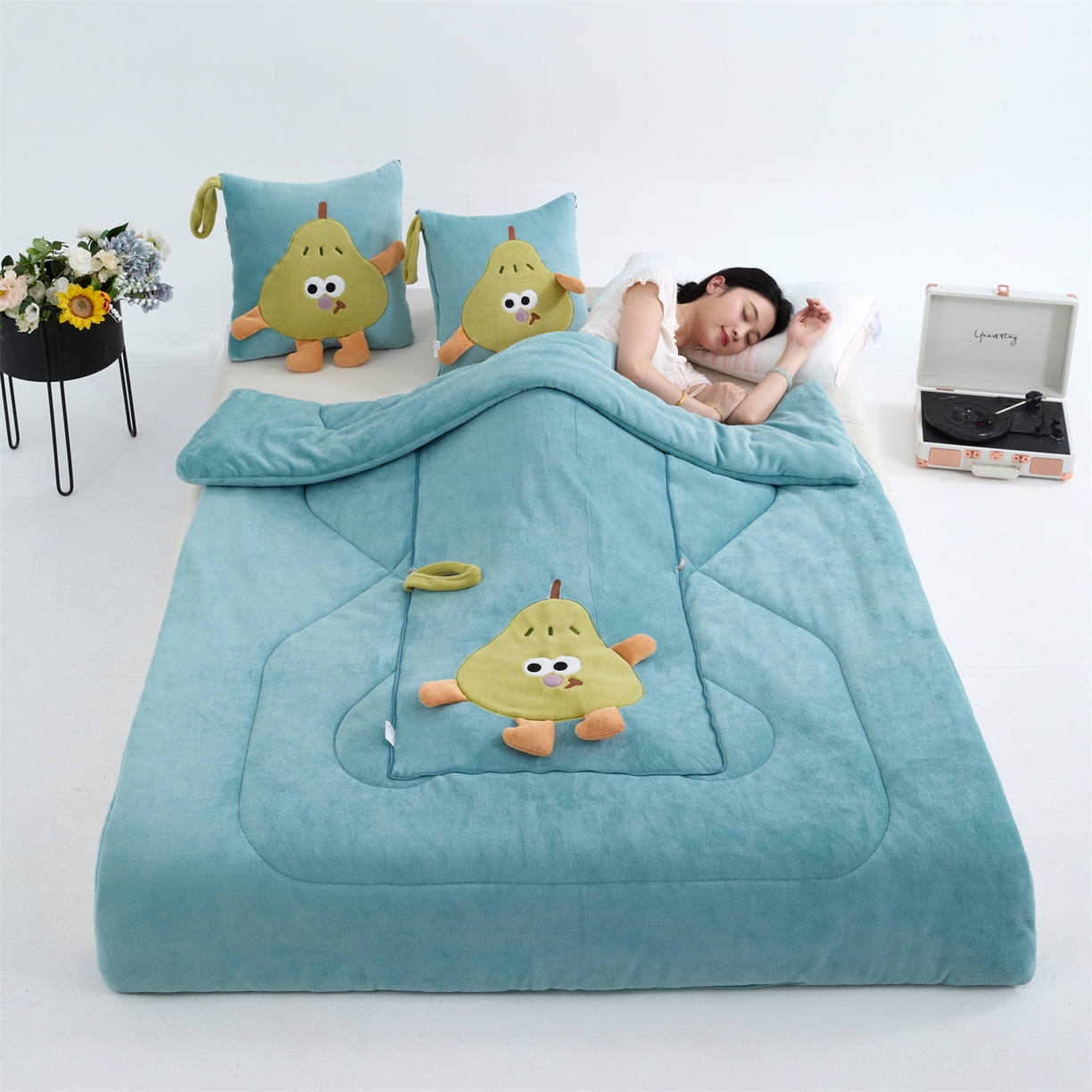 91家纺网 家纺一手货源 找家纺 照世家纺 2025新款牛奶绒抗菌棉pear款抱枕被 薄荷绿