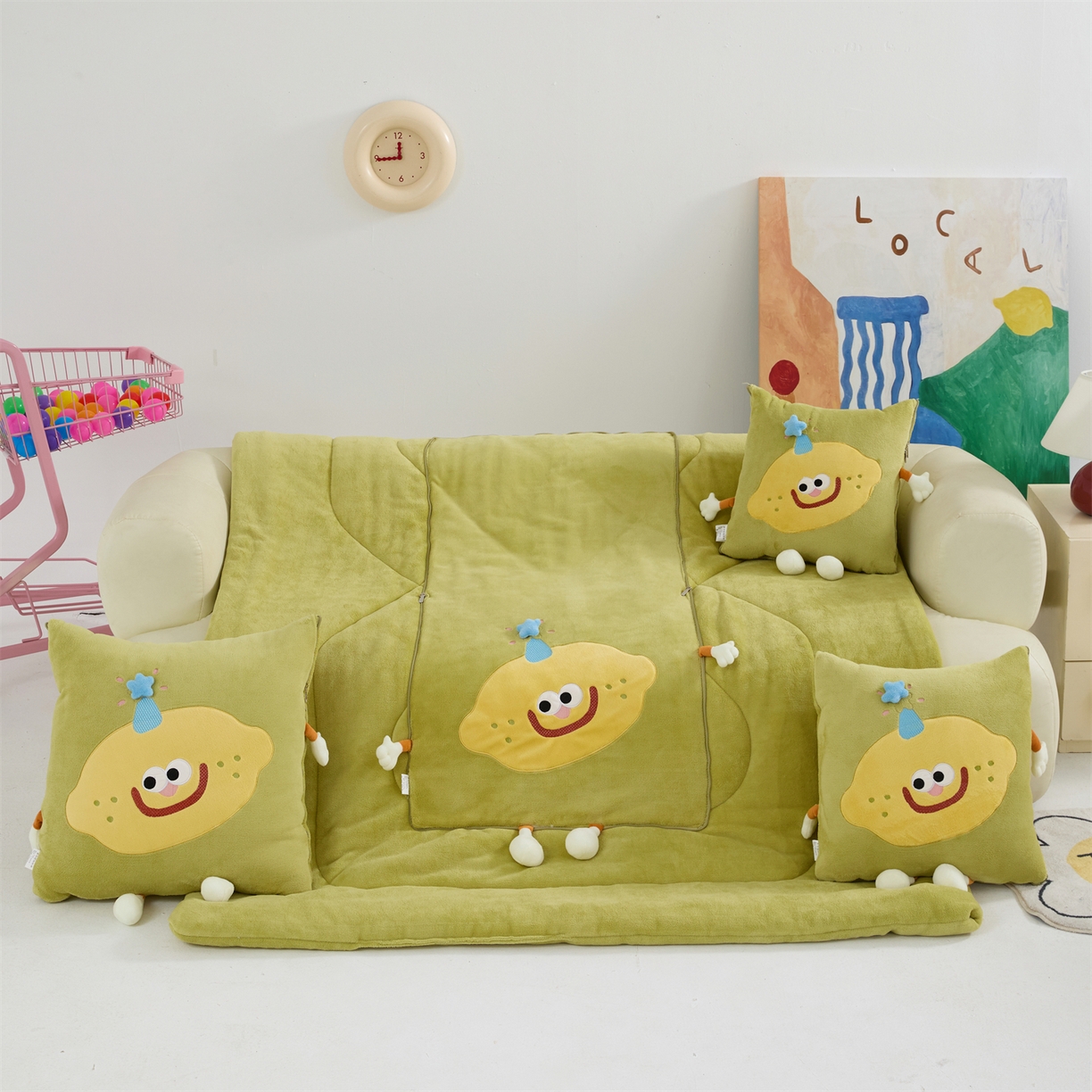 91家纺网 家纺一手货源 找家纺 照世家纺 2025新款牛奶绒抗菌棉mango款抱枕被 仙草绿