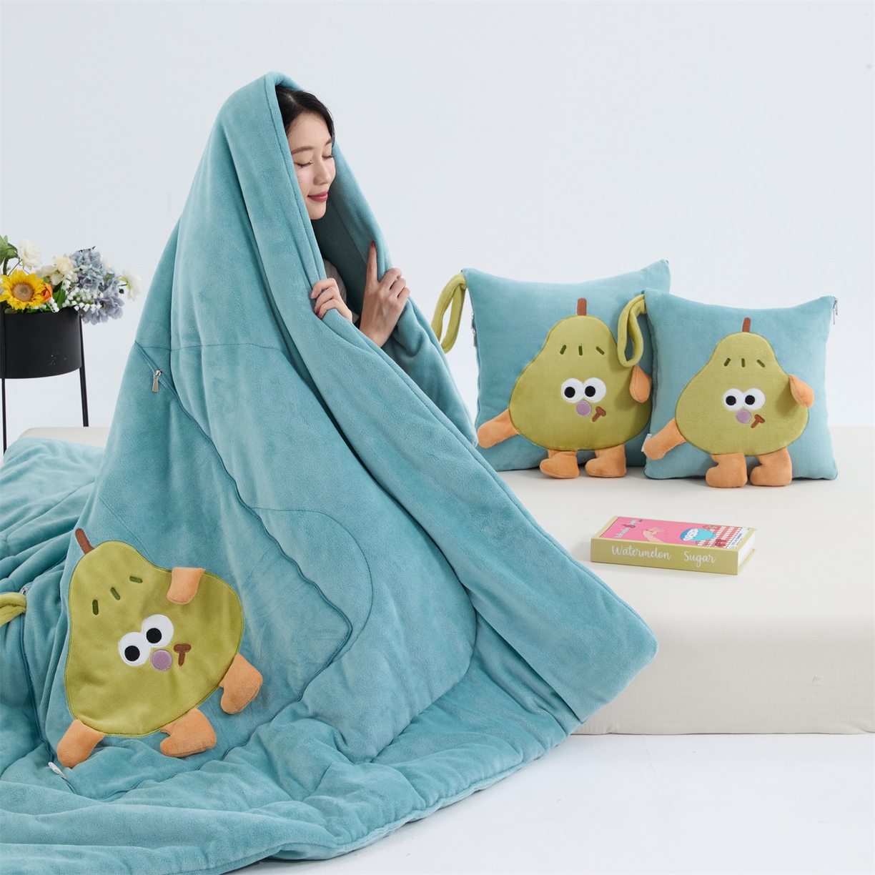 91家纺网 家纺一手货源 找家纺 照世家纺 2025新款牛奶绒抗菌棉pear款抱枕被 薄荷绿