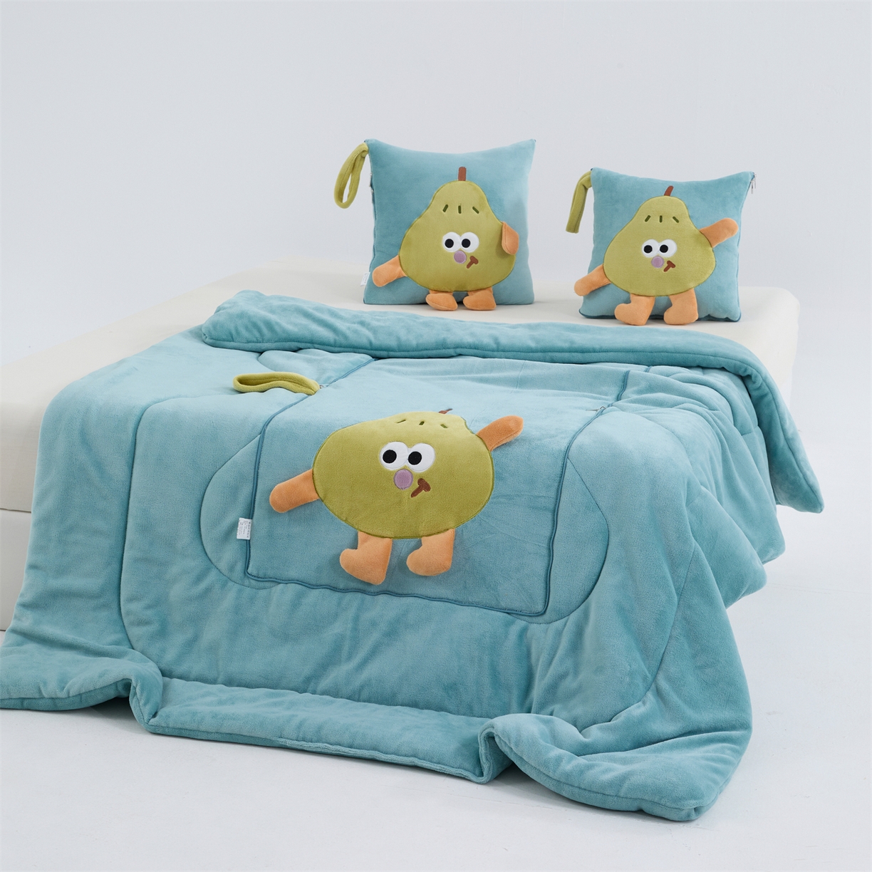 91家纺网 家纺一手货源 找家纺 照世家纺 2025新款牛奶绒抗菌棉pear款抱枕被 薄荷绿