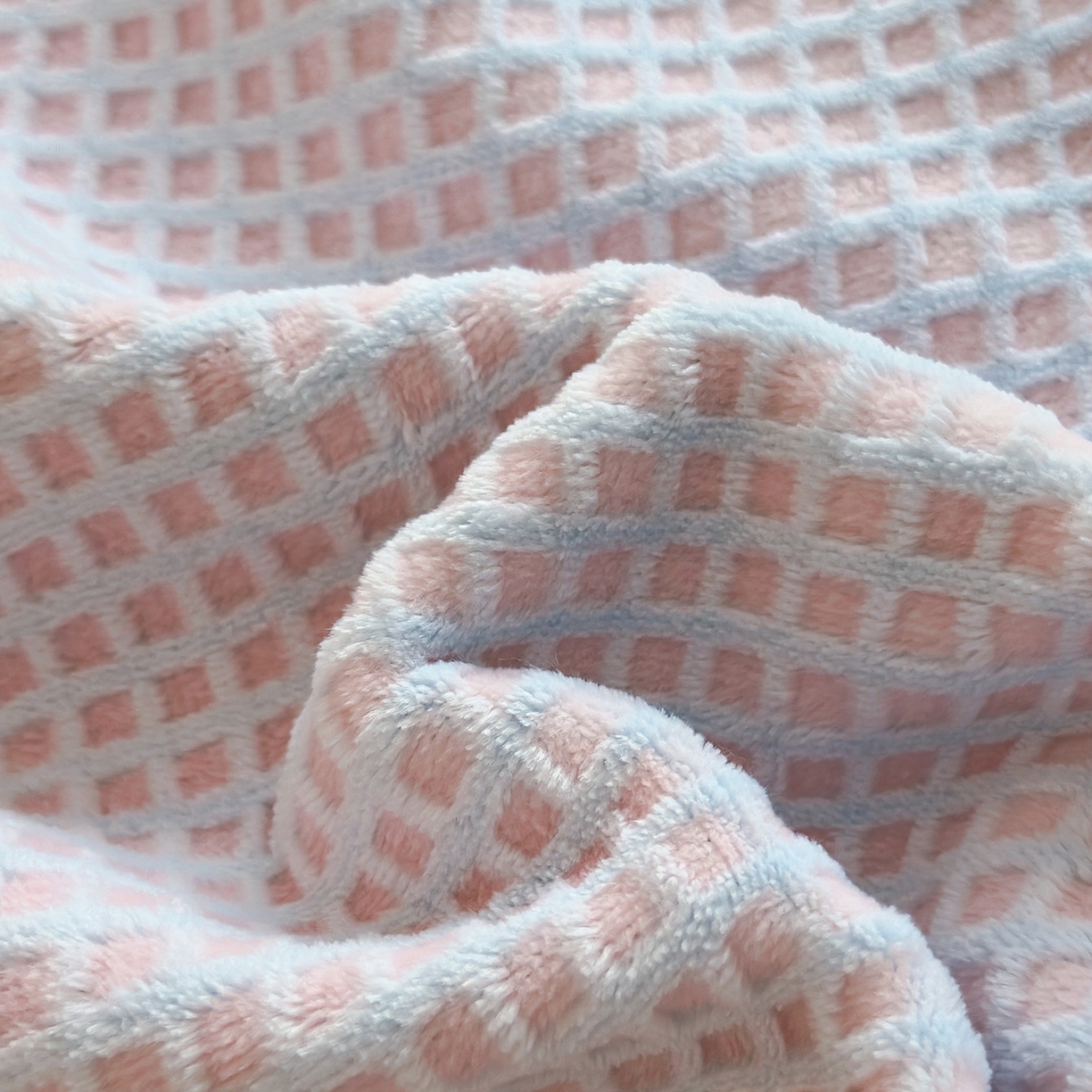 91家纺网 家纺一手货源 找家纺 桃子家居 2025新款A类ins菠萝毯全消光烂花撞色华夫格三角针工艺加厚牛奶绒毛毯多功能毯 绒-菠萝毯紫兰