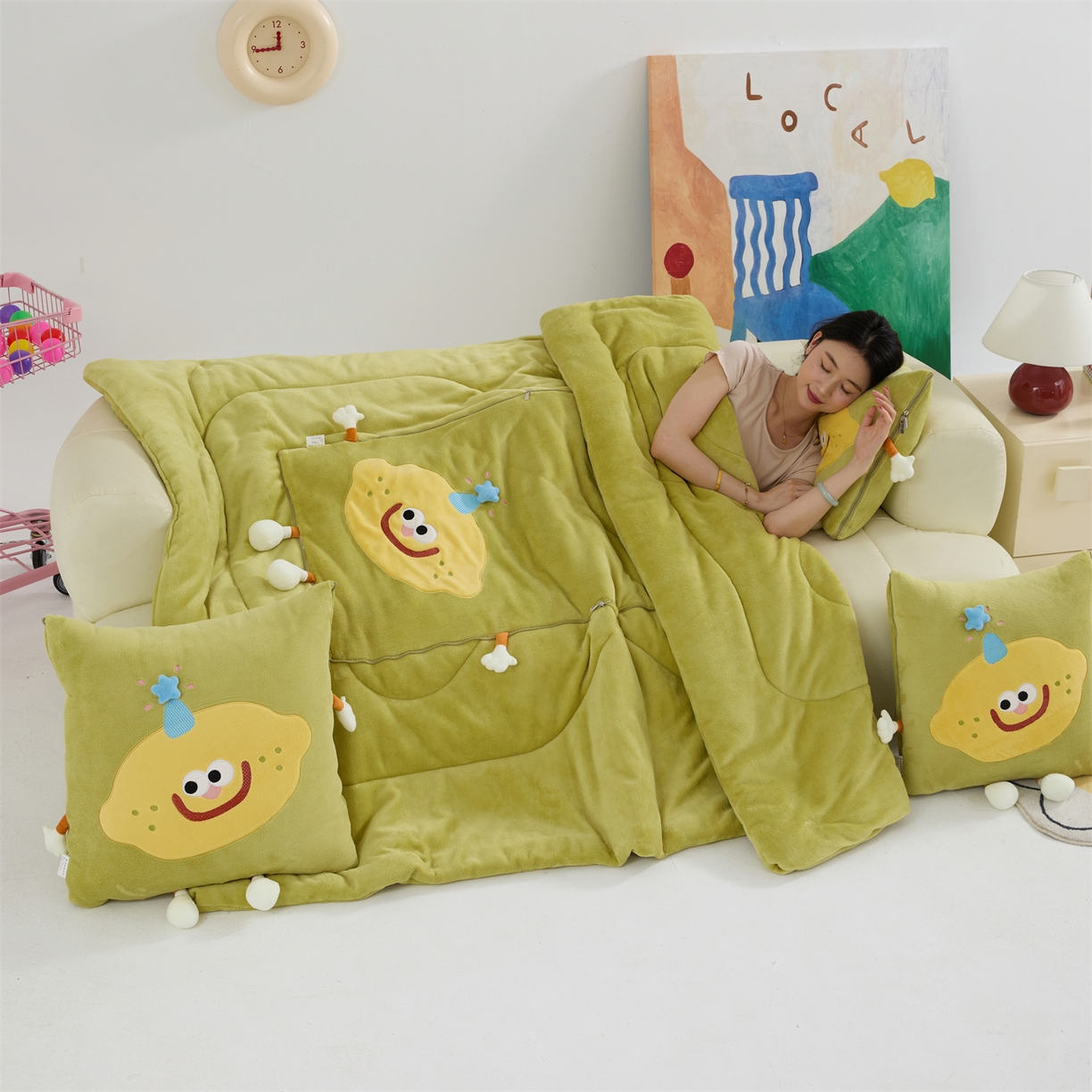 91家纺网 家纺一手货源 找家纺 照世家纺 2025新款牛奶绒抗菌棉mango款抱枕被 仙草绿