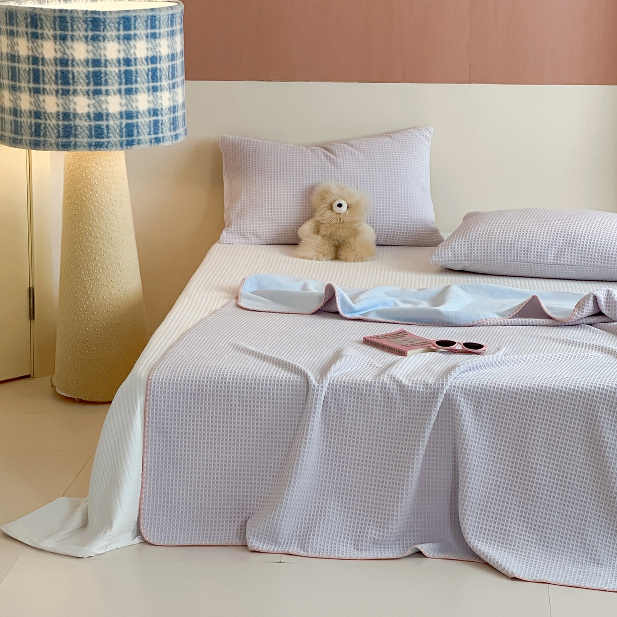 91家纺网 家纺一手货源 找家纺 桃子家居 2025新款A类ins菠萝毯全消光烂花撞色华夫格三角针工艺加厚牛奶绒毛毯多功能毯 绒-菠萝毯紫兰