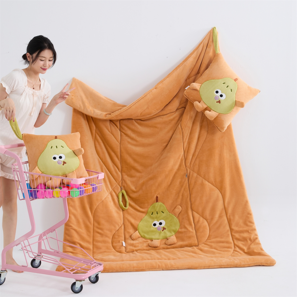 91家纺网 家纺一手货源 找家纺 照世家纺 2025新款牛奶绒抗菌棉pear款抱枕被 橘色