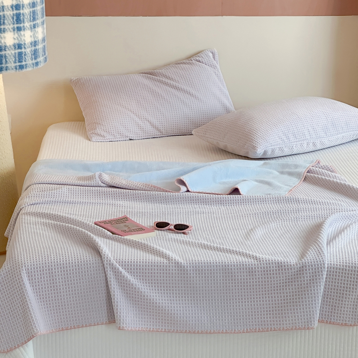 91家纺网 家纺一手货源 找家纺 桃子家居 2025新款A类ins菠萝毯全消光烂花撞色华夫格三角针工艺加厚牛奶绒毛毯多功能毯 绒-菠萝毯紫兰