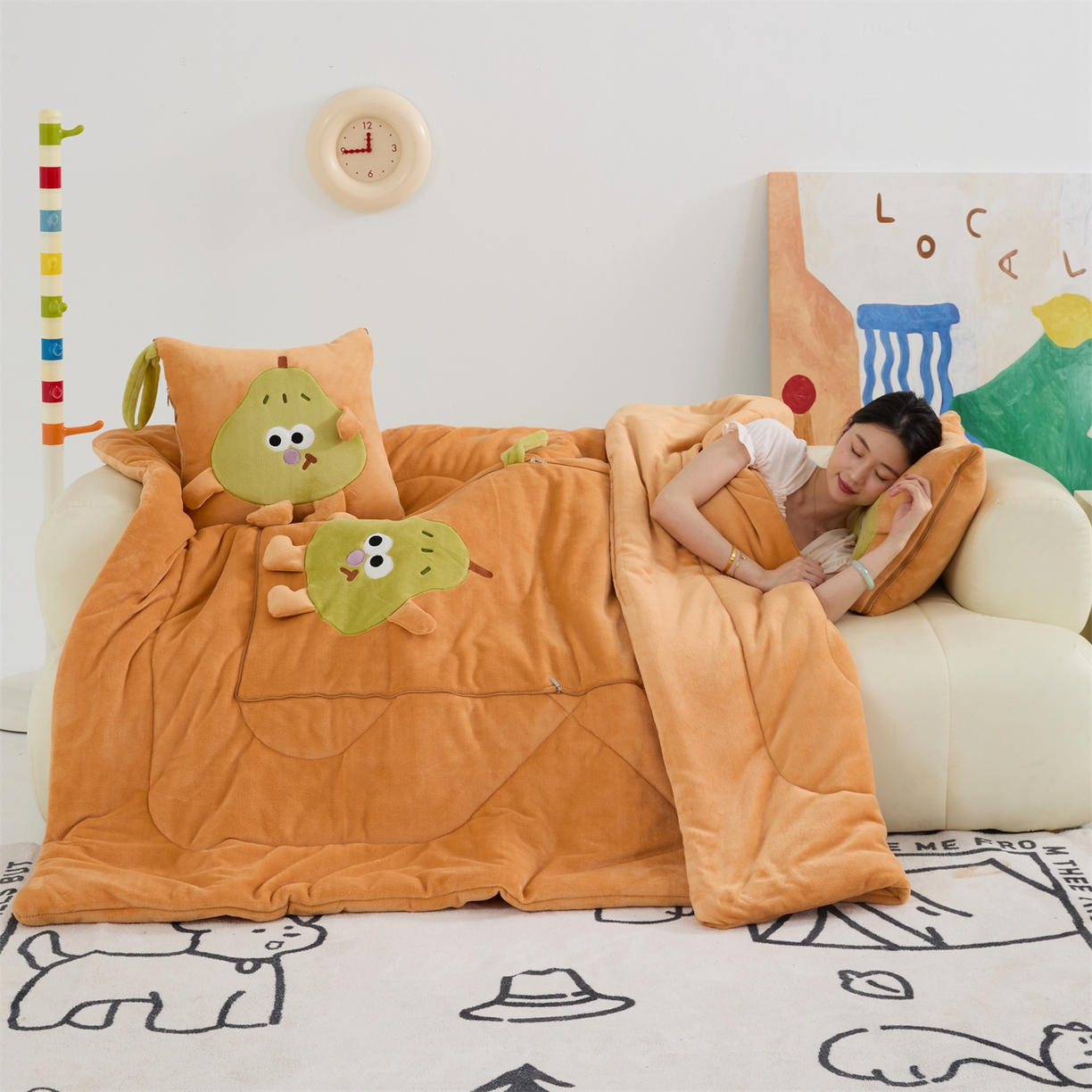 91家纺网 家纺一手货源 找家纺 照世家纺 2025新款牛奶绒抗菌棉pear款抱枕被 橘色