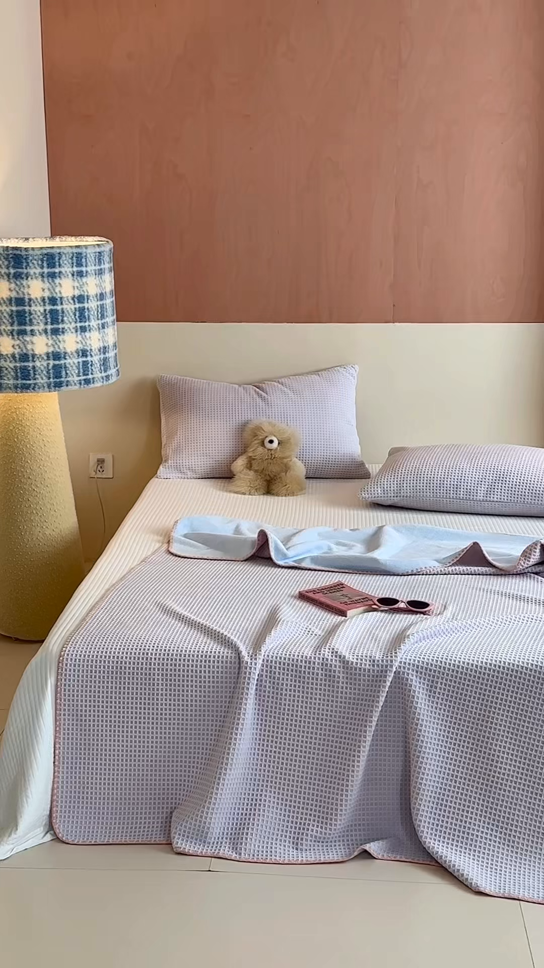 91家纺网 家纺一手货源 找家纺 桃子家居 2025新款A类ins菠萝毯全消光烂花撞色华夫格三角针工艺加厚牛奶绒毛毯多功能毯 绒-菠萝毯紫兰