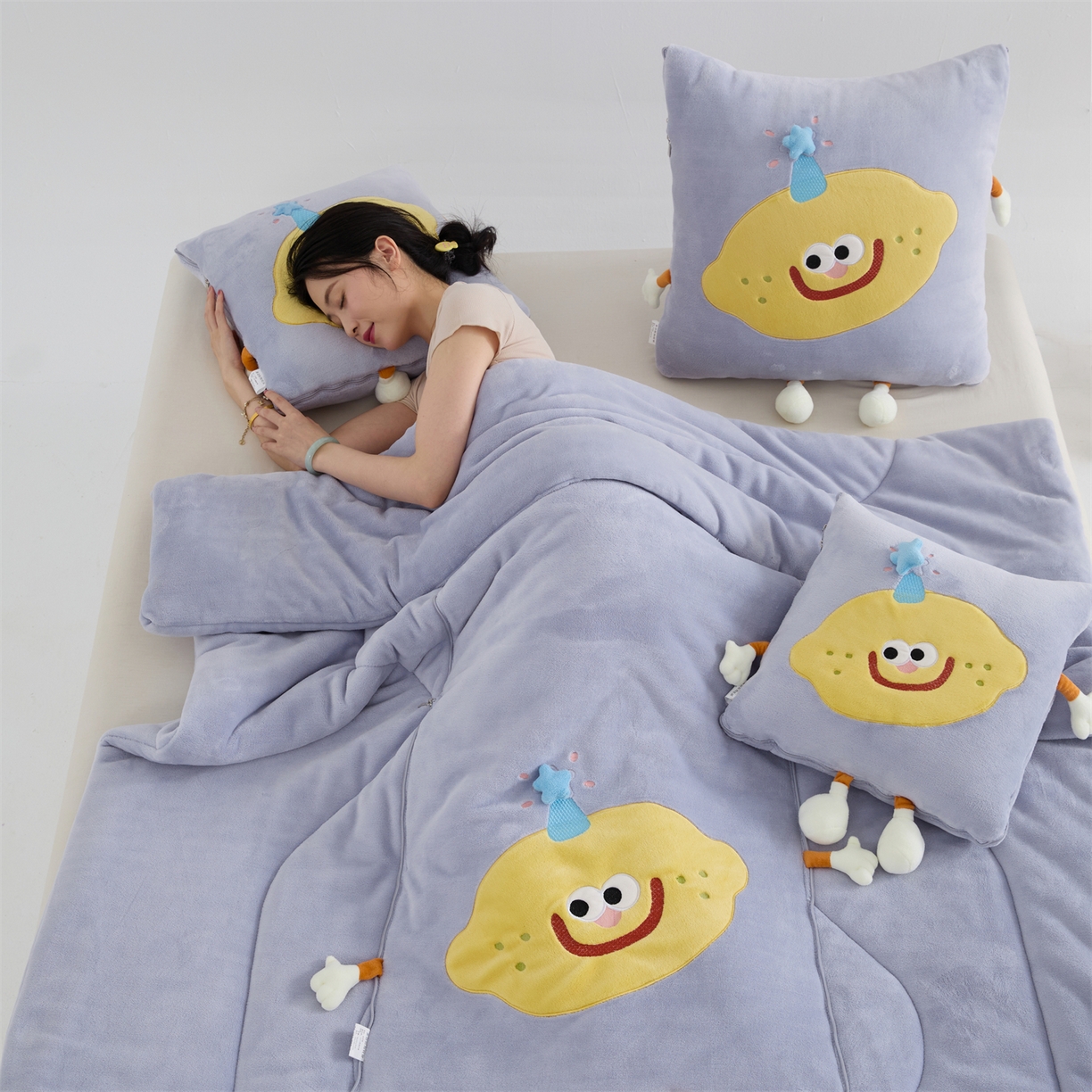 91家纺网 家纺一手货源 找家纺 照世家纺 2025新款牛奶绒抗菌棉mango款抱枕被 香芋紫