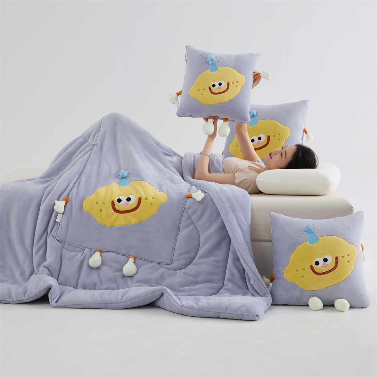 91家纺网 家纺一手货源 找家纺 照世家纺 2025新款牛奶绒抗菌棉mango款抱枕被 香芋紫