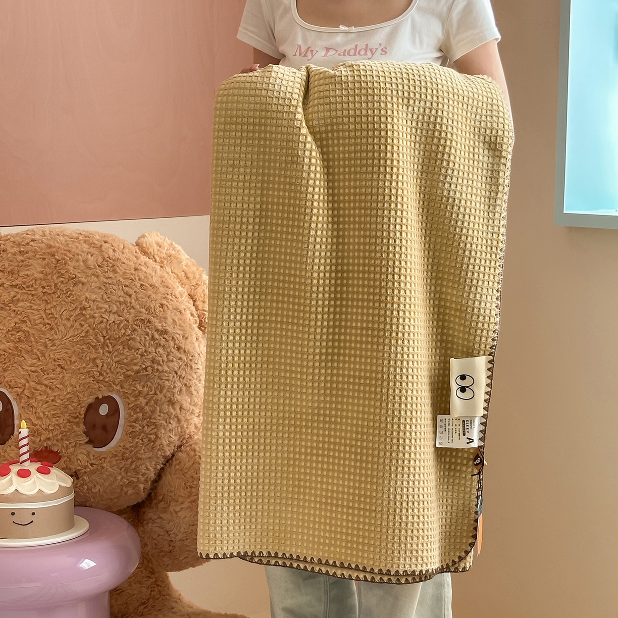 91家纺网 家纺一手货源 找家纺 桃子家居 2025新款A类ins菠萝毯全消光烂花撞色华夫格三角针工艺加厚牛奶绒毛毯多功能毯 绒-菠萝毯棕黄