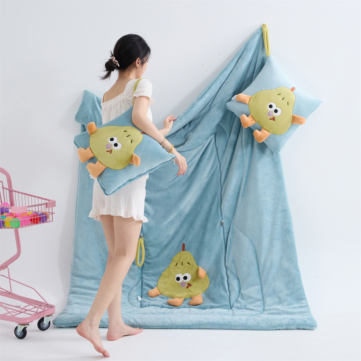 照世家纺 2025新款牛奶绒抗菌棉pear款抱枕被 秋蓝