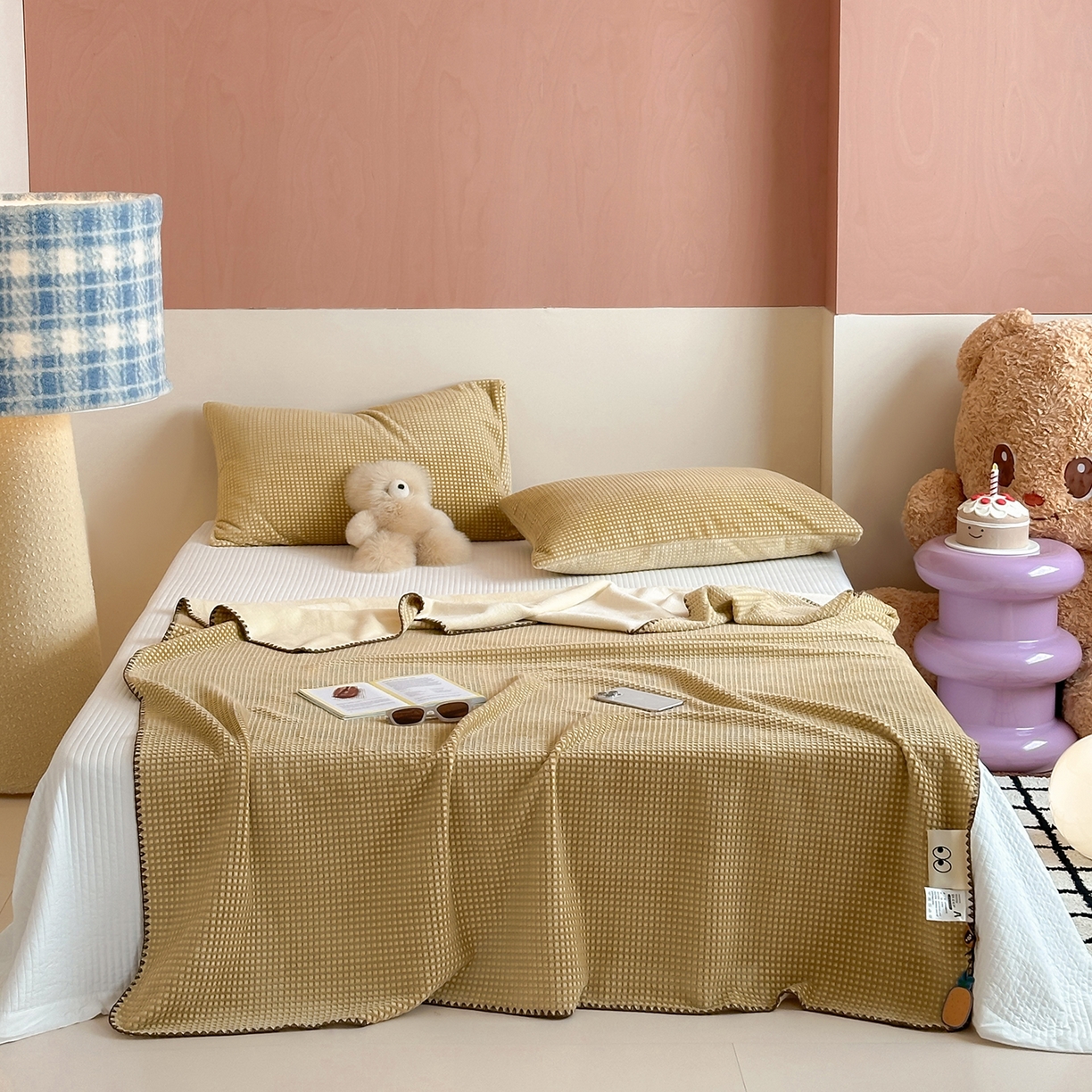 91家纺网 家纺一手货源 找家纺 桃子家居 2025新款A类ins菠萝毯全消光烂花撞色华夫格三角针工艺加厚牛奶绒毛毯多功能毯 绒-菠萝毯棕黄