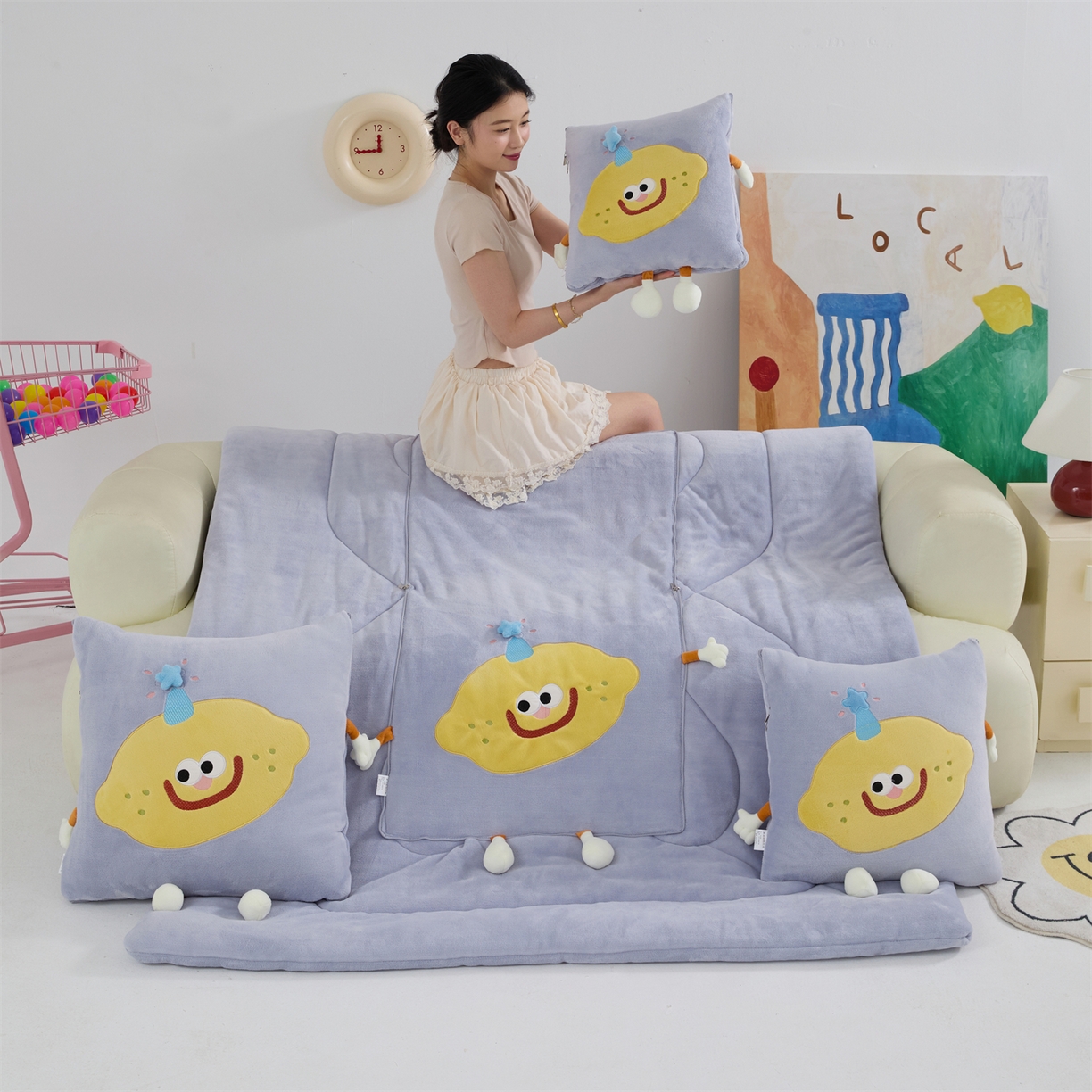 91家纺网 家纺一手货源 找家纺 照世家纺 2025新款牛奶绒抗菌棉mango款抱枕被 香芋紫